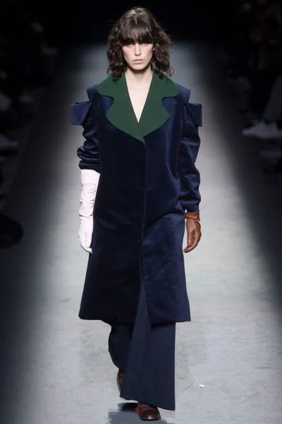 Look 32
